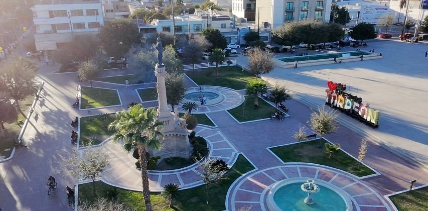 Vista de Monumento a Benito Juarez en Plaza Mayor Guia de Hoteles en Torreon
